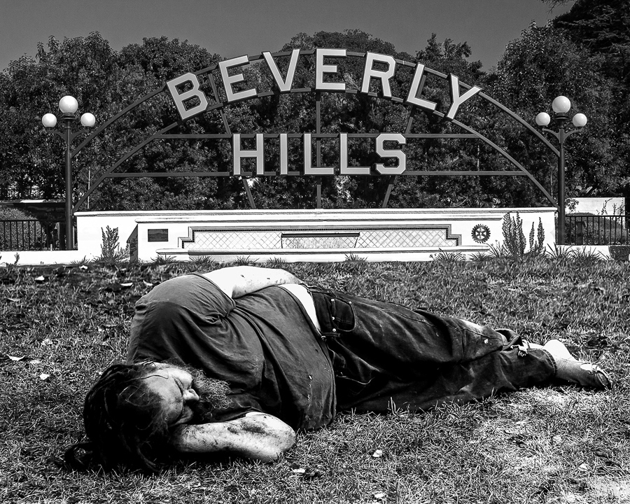 Hollywood to-day mc